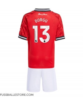 Günstige Manchester United Patrick Dorgu #13 Heimtrikotsatz Kinder 2025-26 Kurzarm (+ Kurze Hosen)